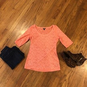 ♥️EUC Coral Pink Floral Lace Top♥️